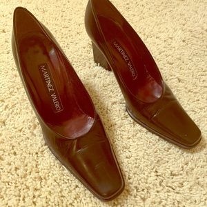Martinez Valero Vintage Thin-Block Art Heel Pumps